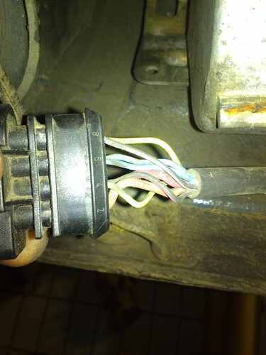 Stecker Zuheizer 2468.jpg