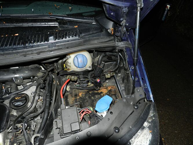 V6 AYL Motorraum rechts Elektrik_0.jpg