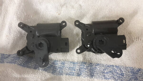 Stellmotor alt und neu Rückseite Stellmotor alt und neu rückseite.jpg