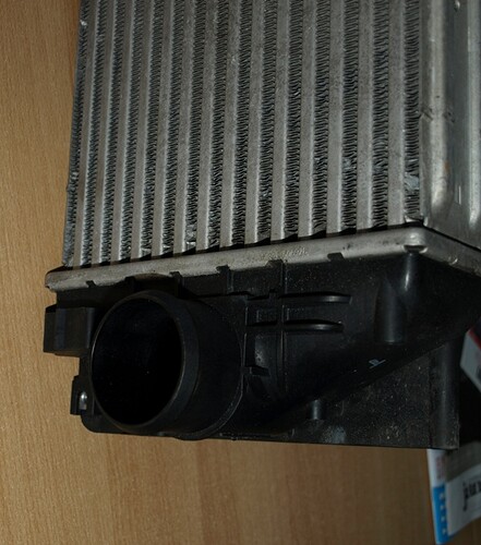 Ladeluftkühler vom VW Crafter 45b2fd34db6e431168709ea52e22beaa.jpg
