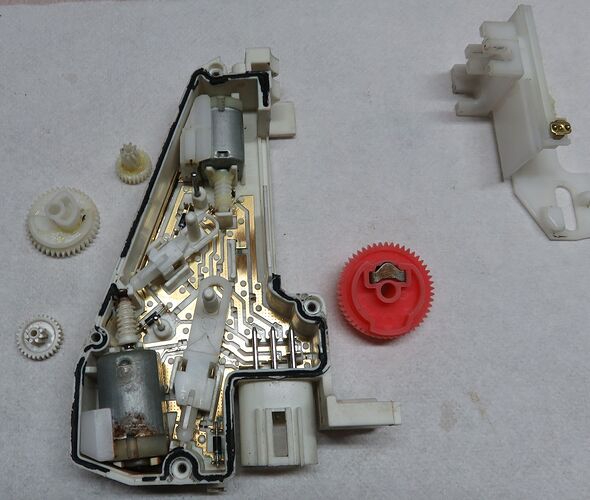 Stellantrieb Zentralverriegelung zerlegen Schritt 3 IMG_0341b.jpg