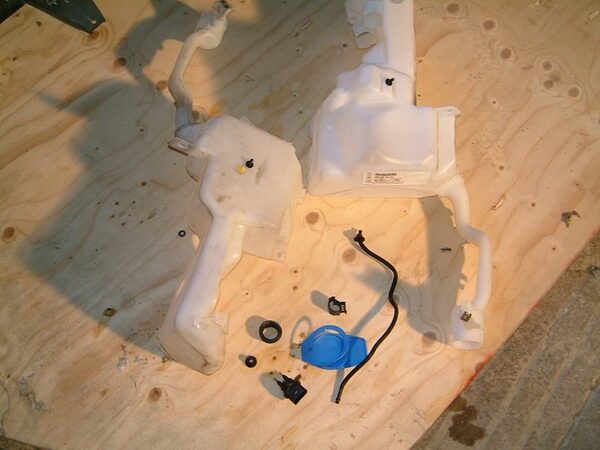 Zu: Scheinwerferreinigungsanlage ab Modelljahr 2001 42d7fc273a235a4c9b37447224445480.jpg