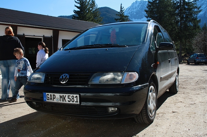 VW Sharan VR6 front.JPG