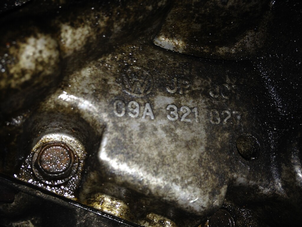 Auto Stinkt Und Qualmt Aus Dem Motorraum