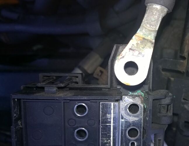 Sicherungskasten Motorraum_0.jpg