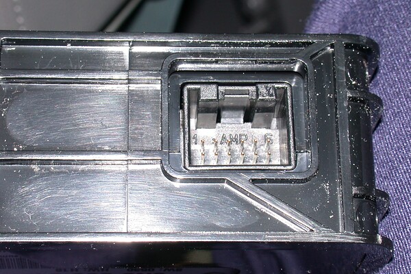 Multimedia Interface Stecker - 1.jpg