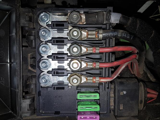 Sicherungskasten vorne 01.jpg