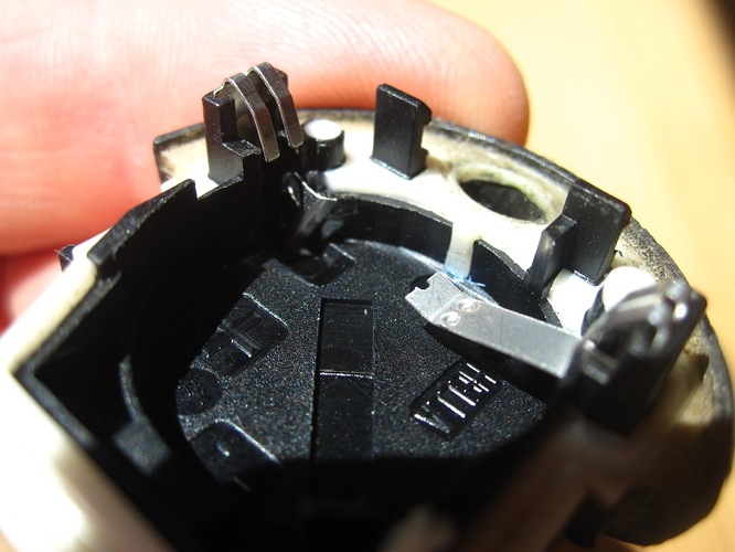 SEAT-Schlüssel_BAtteriekontakte.jpg