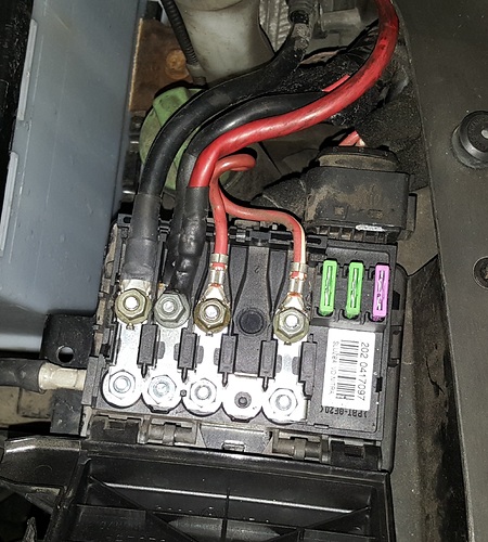 Sicherungen Motorraum.jpg