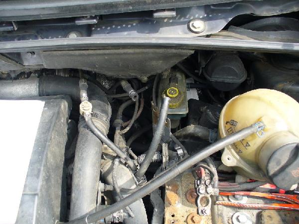 Schaltseile wechseln - Motorraum 22c09180e9ce100ba2f4b53eb28dcca1.jpg