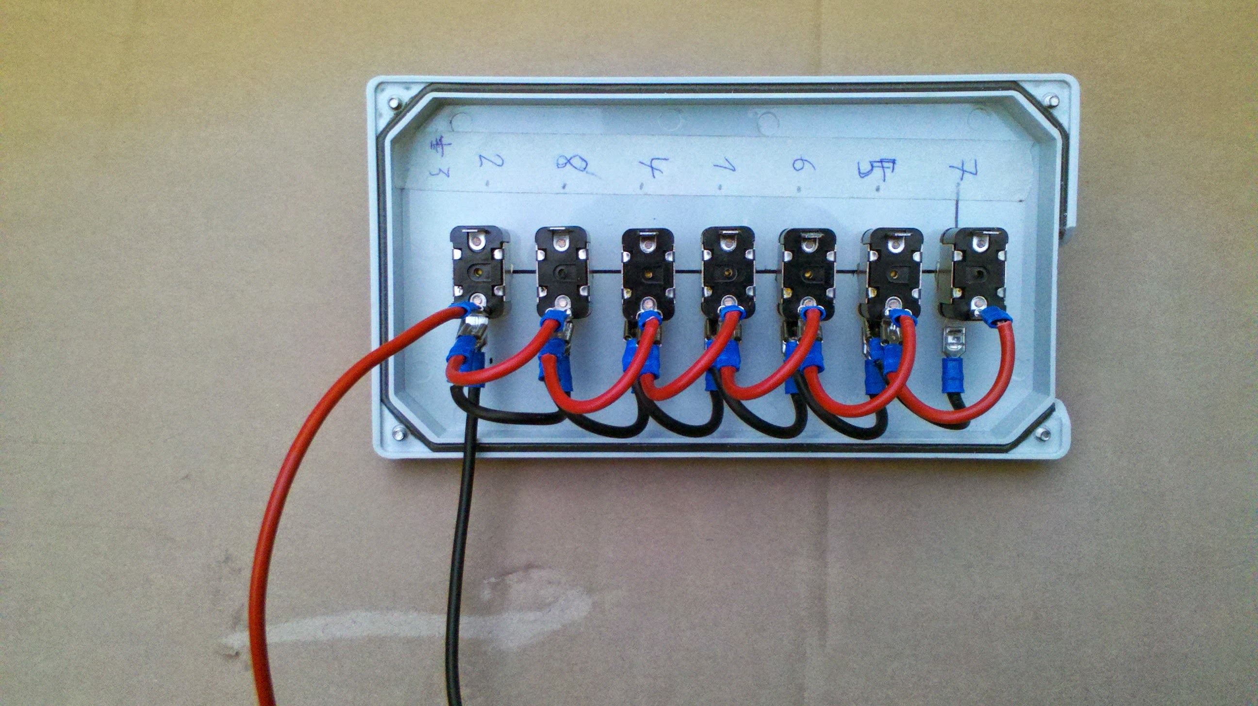 Prüfstecker Beleuchtungstester Steckdosen Tester für Anhänger 12V