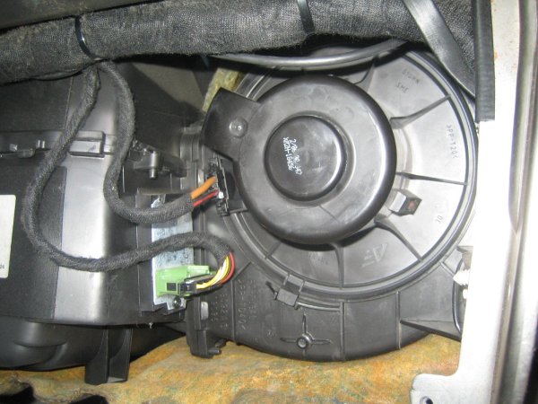 Vorwiderstand / Thermosicherung Gebläse / Heizung wechseln, Ford Focus MK1, Anleitung