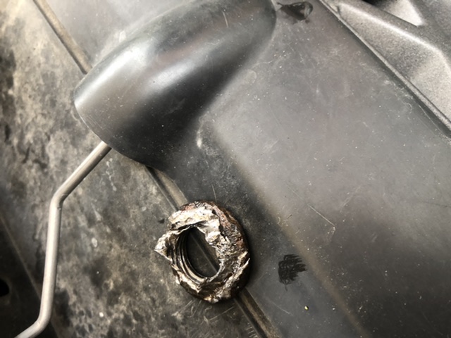 Domschraube 1B059307-078D-4E60-A7AA-F9DA2FCE1B79.jpeg