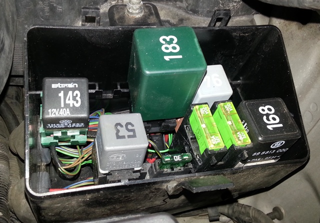 Sicherungskasten Relaiskasten Motorraum SGA 1 20130117_152256web.jpg