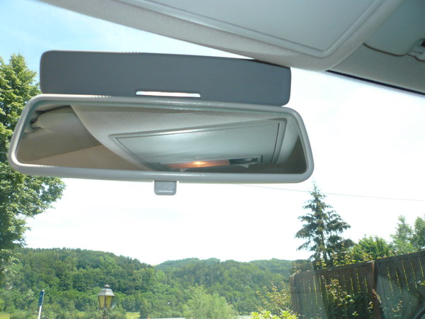 Auto-Sonnenblende-Spiegel stockbild. Bild von blende - 111216765